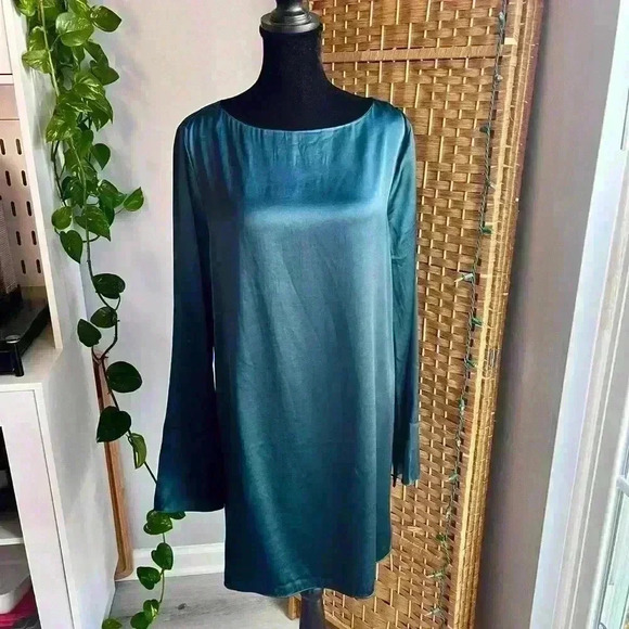 Madewell Shift Mini Dress in a Satin Dark Forrest Green - Picture 2 of 12